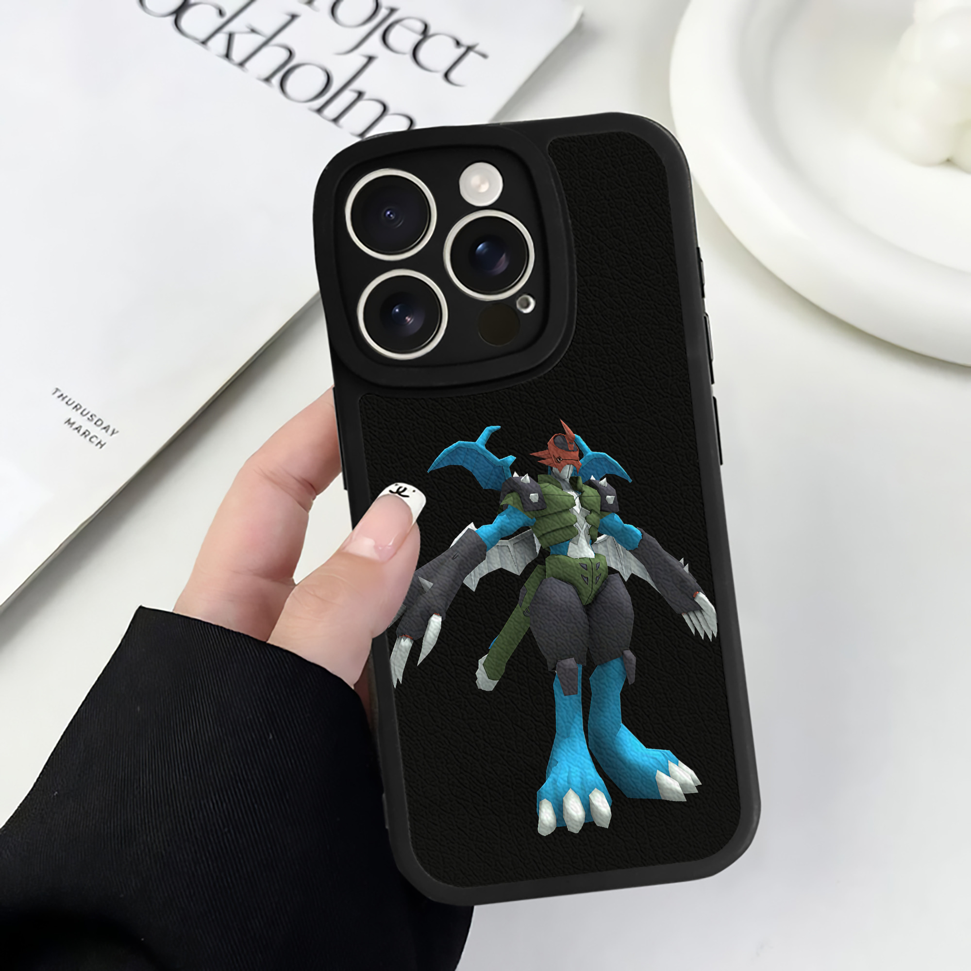（画像用） Digimon デジタルモンスター/デジモン 【iPhone 16シリーズ対応】シリコンスマホケース（レザー調） 材質：シリコン